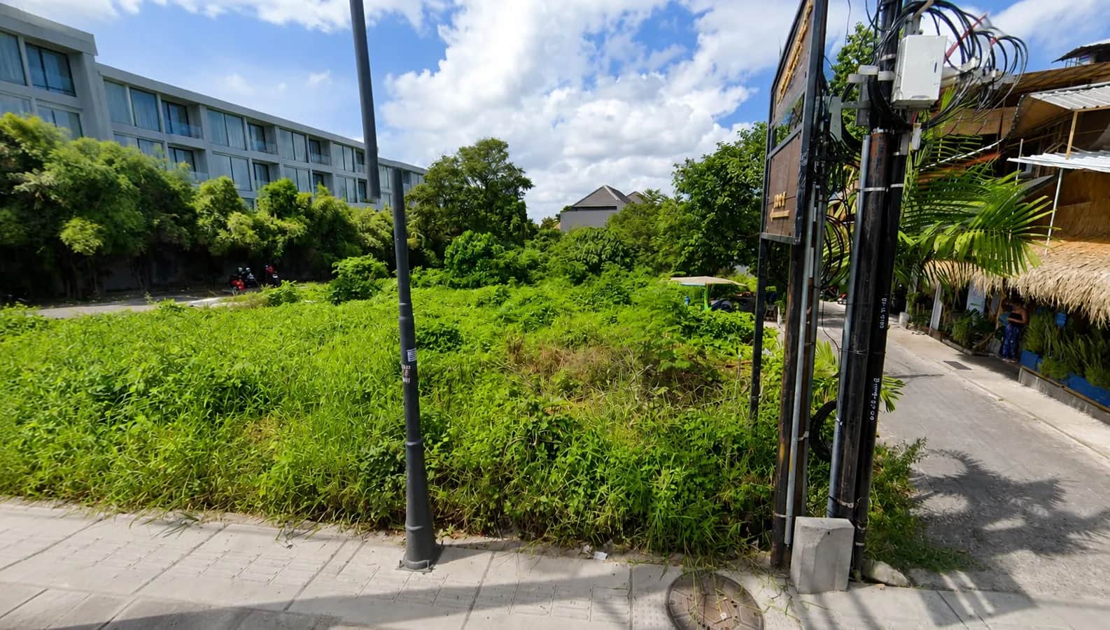 720m² Corner Land Plot – 100m to Canggu Beach